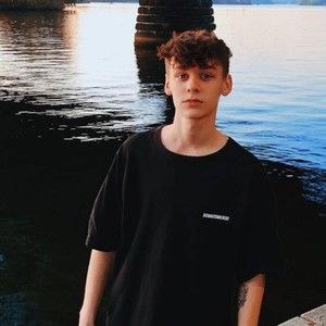 Meet your Posher, Christopher